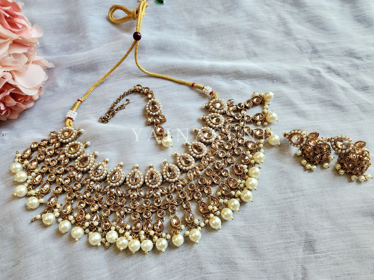 SONEETA earrings + tikka (white)