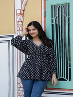 Load image into Gallery viewer, VIHANA [XL/42] - Alia cut x Flared Top (Black)
