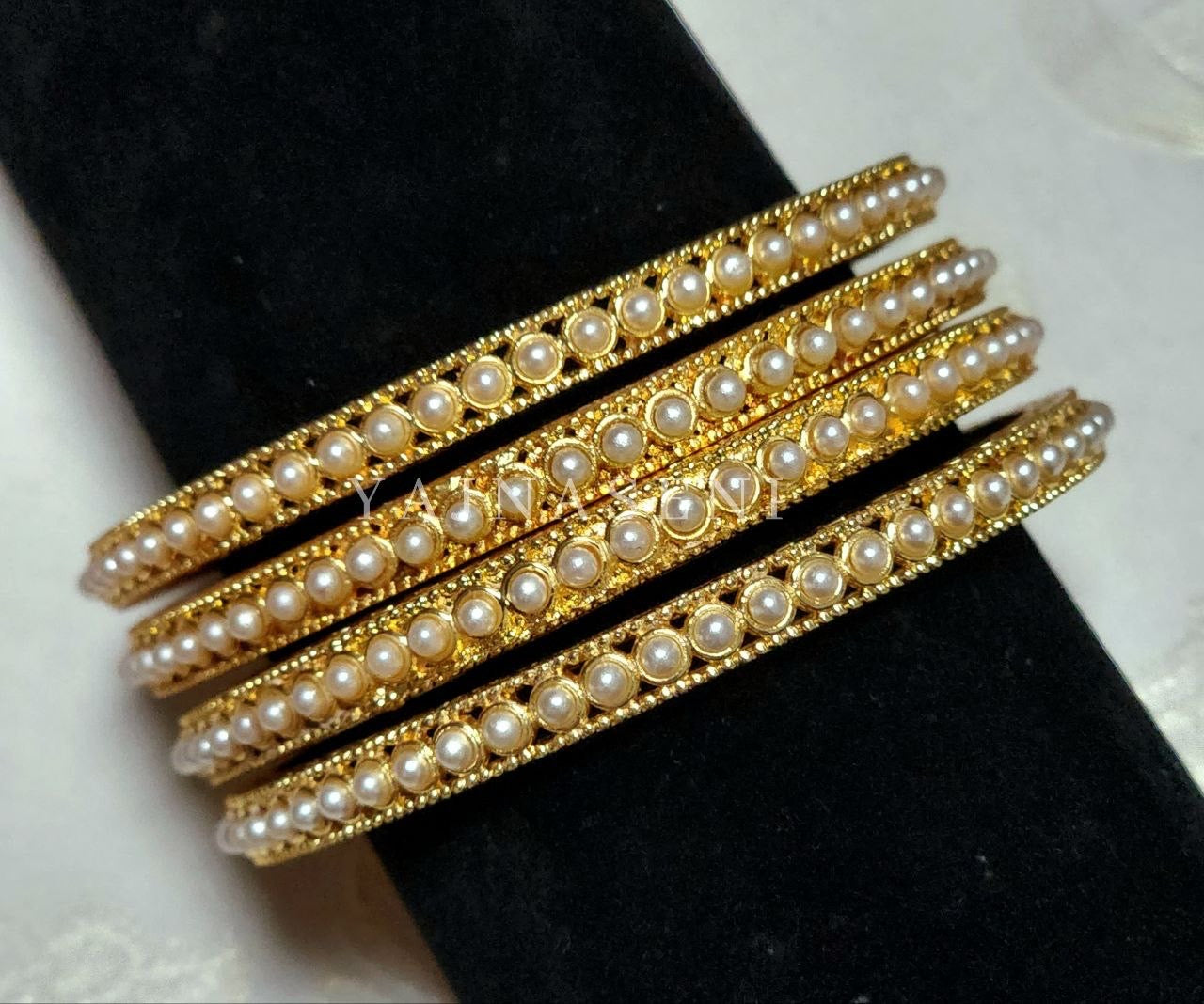 SHIVANI - set of 4 pearl bangles