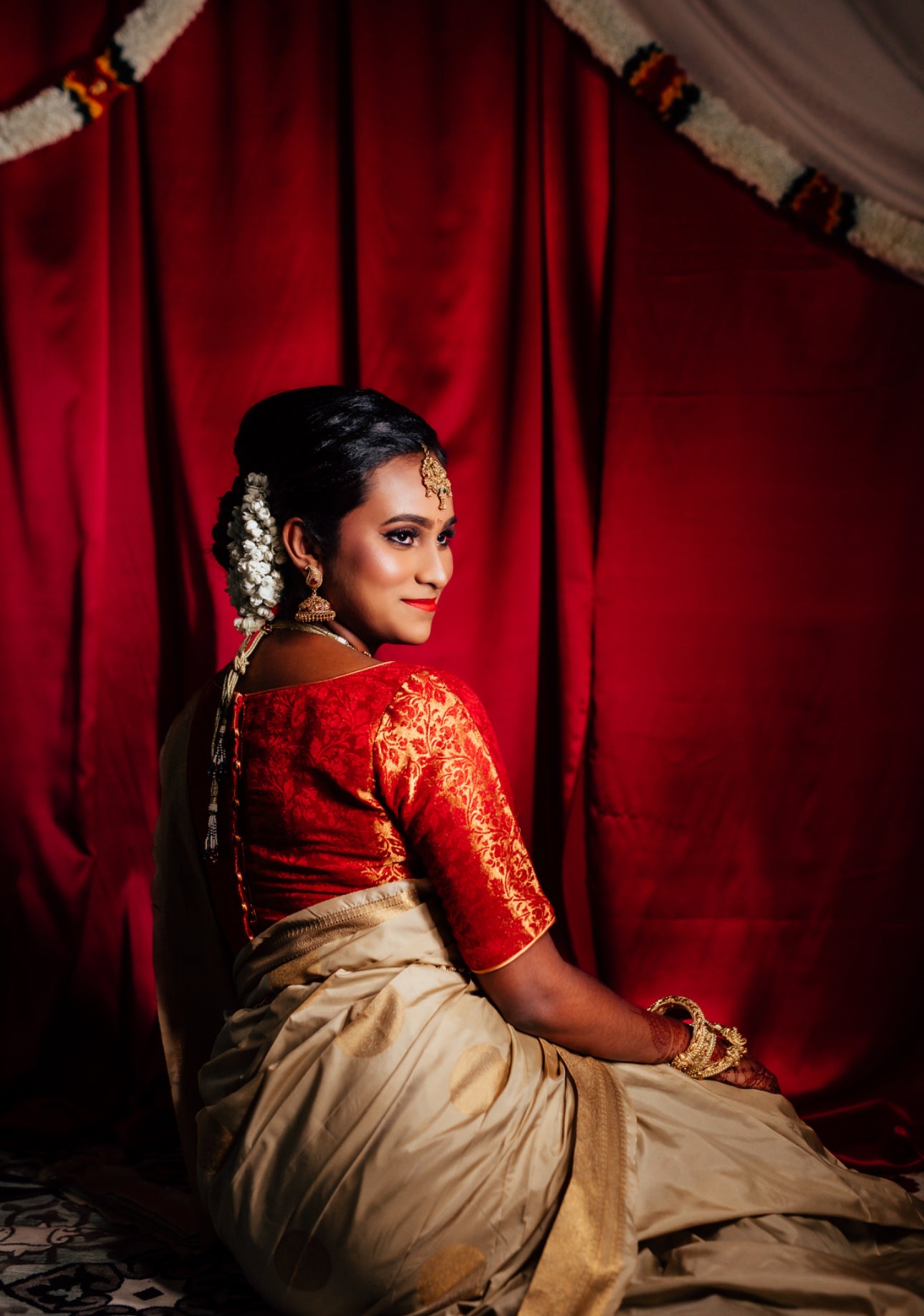 Semi Soft Silk Gold Zari Saree - Cream