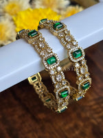 Load image into Gallery viewer, AMRUTA - pair of bangles (Emerald)
