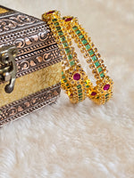 Load image into Gallery viewer, GANDHARI - pair of bangles
