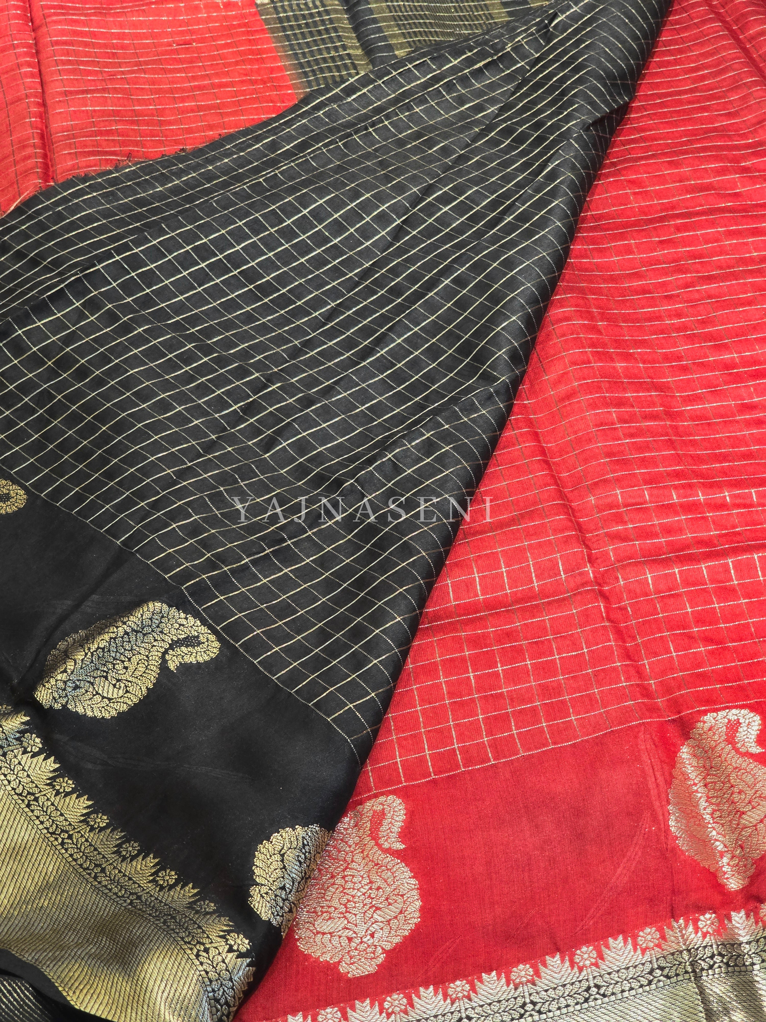Soft Cotton Silk Checkered Saree x Paisley Motif x Zari Border : Red x Black