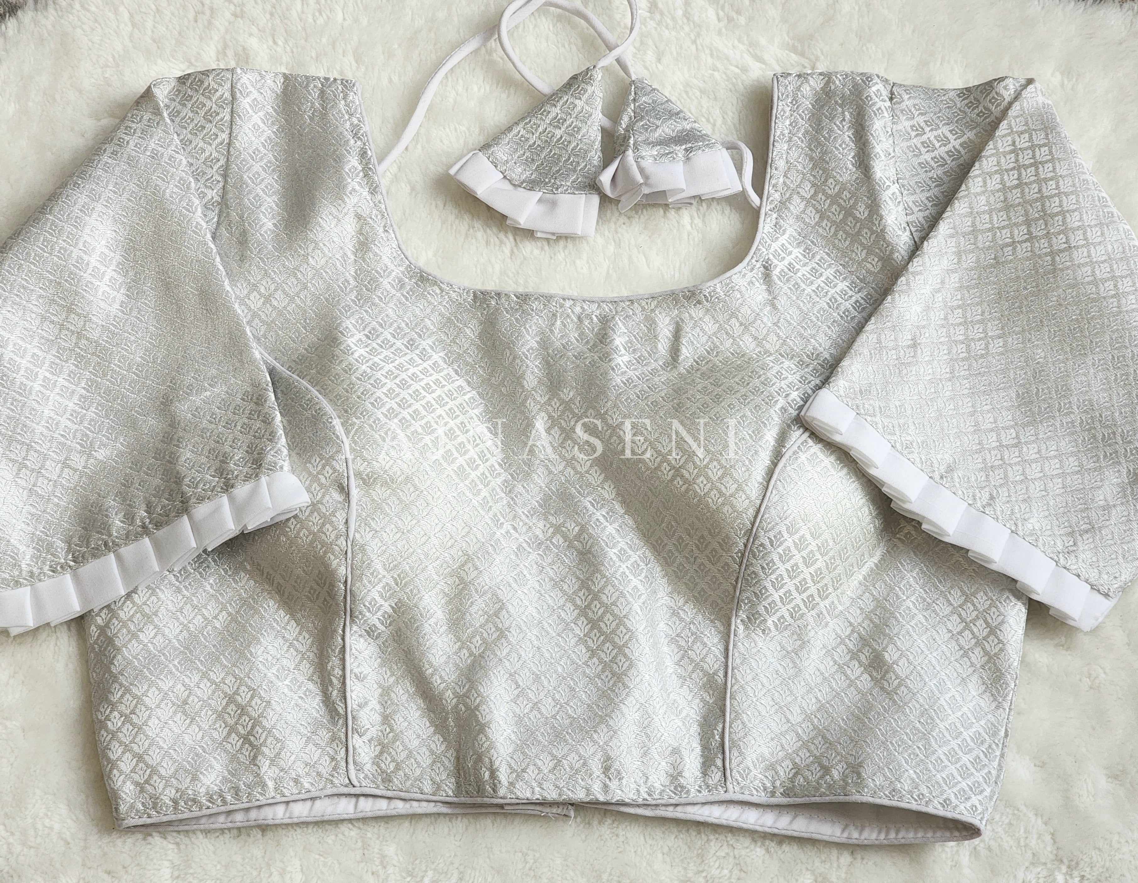 White : Readymade blouse [AVNI]