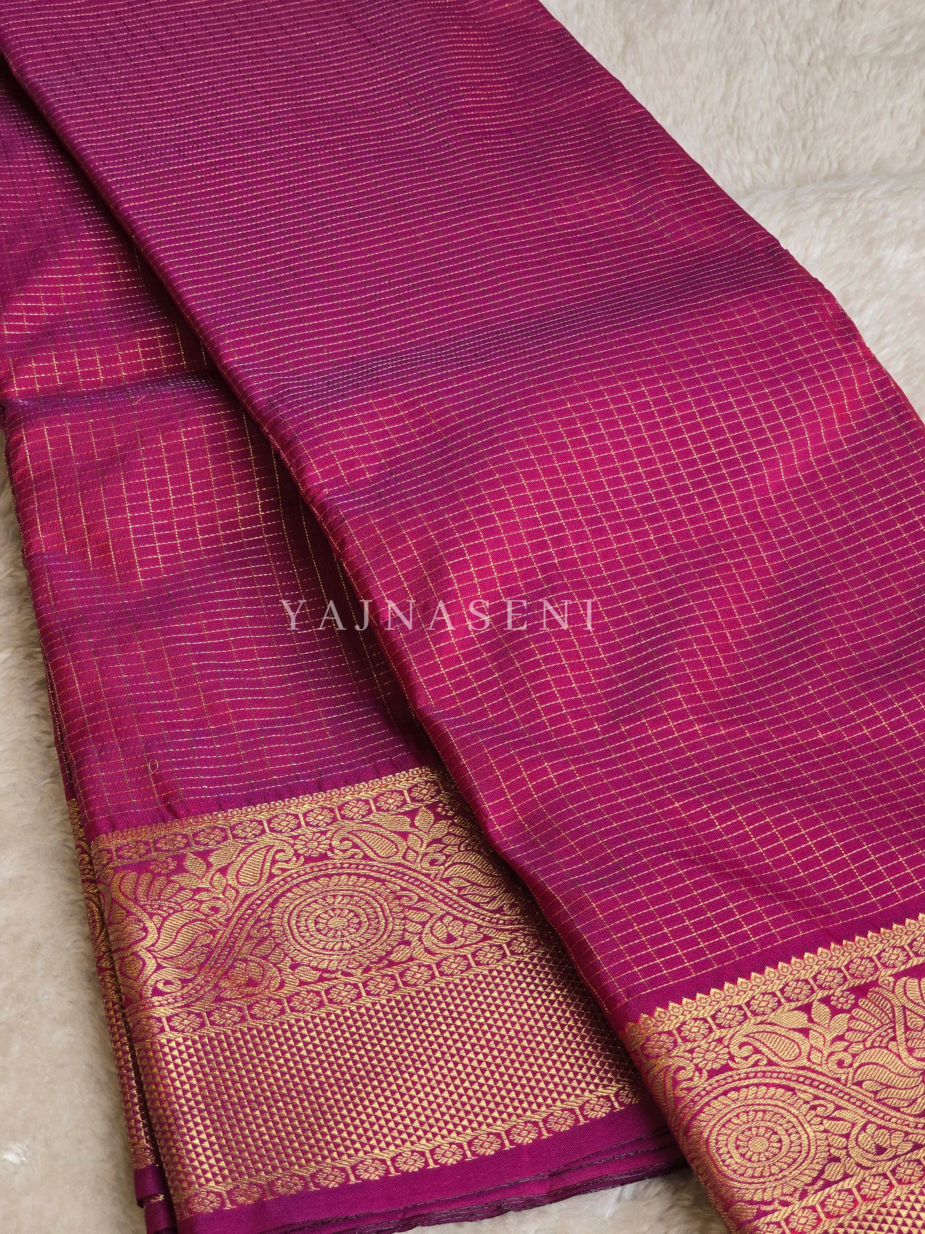 Vaira oosi x Checkered Saree - Magenta