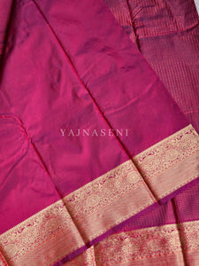 Vaira oosi x Checkered Saree - Magenta