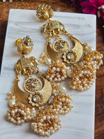 Load image into Gallery viewer, DIVARA earrings (White)
