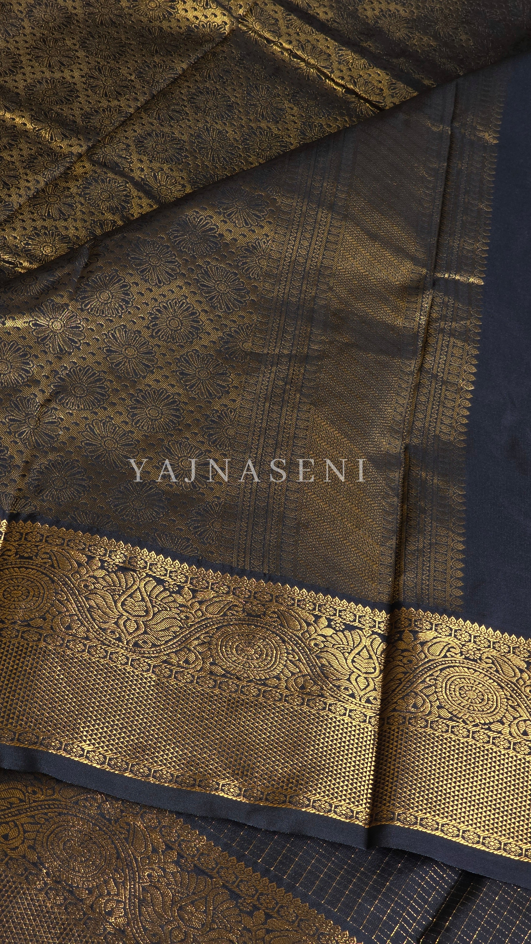 Vaira oosi x Checkered Saree - Black