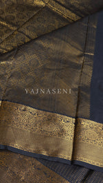 Load image into Gallery viewer, Vaira oosi x Checkered Saree - Black
