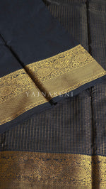 Load image into Gallery viewer, Vaira oosi x Checkered Saree - Black
