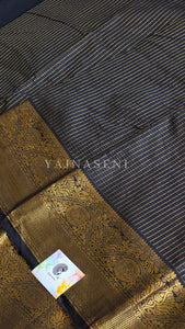 Vaira oosi x Checkered Saree - Black