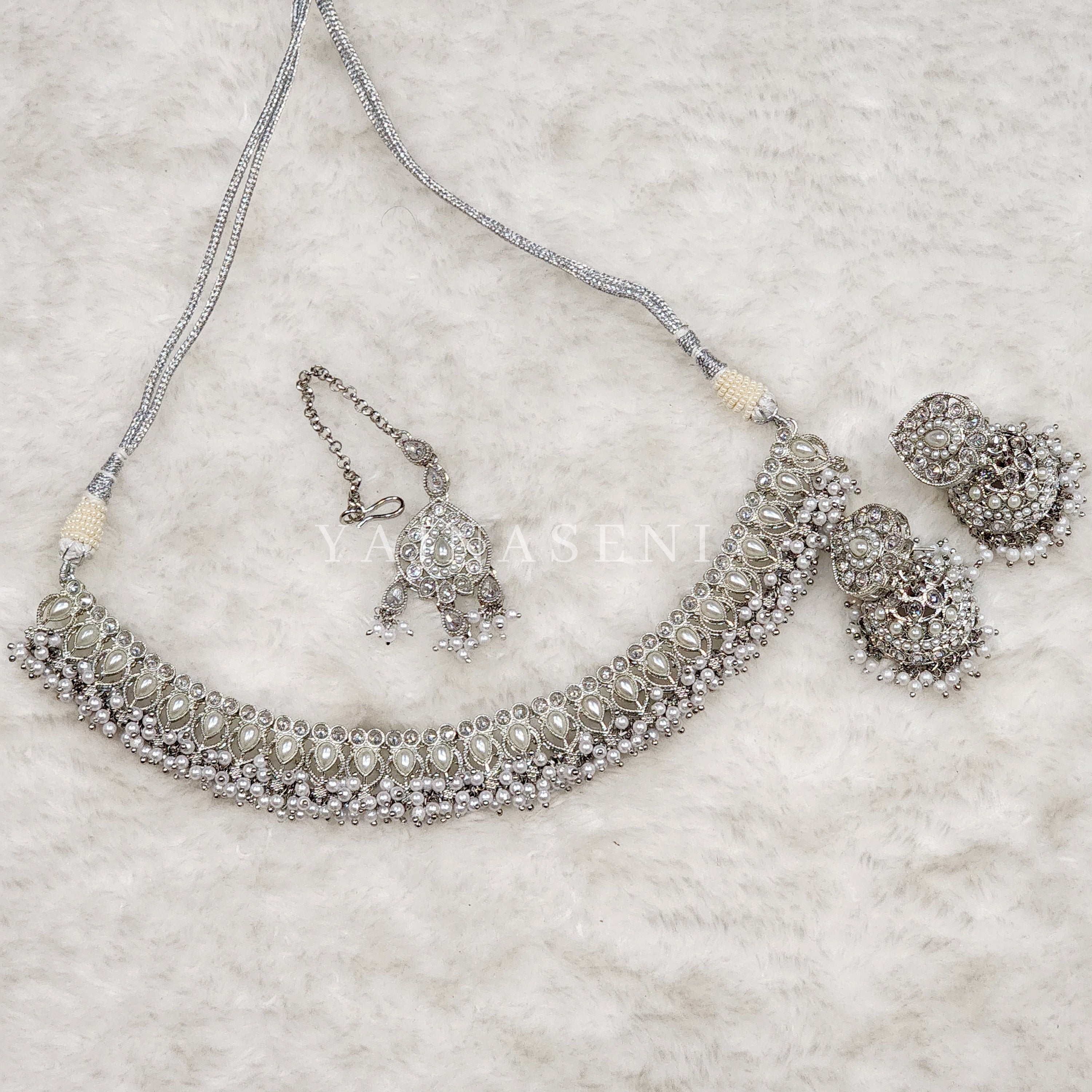 DHEERA (silver x white)