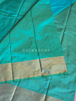 Load image into Gallery viewer, Vaira oosi x Checkered Saree - Turquoise Green
