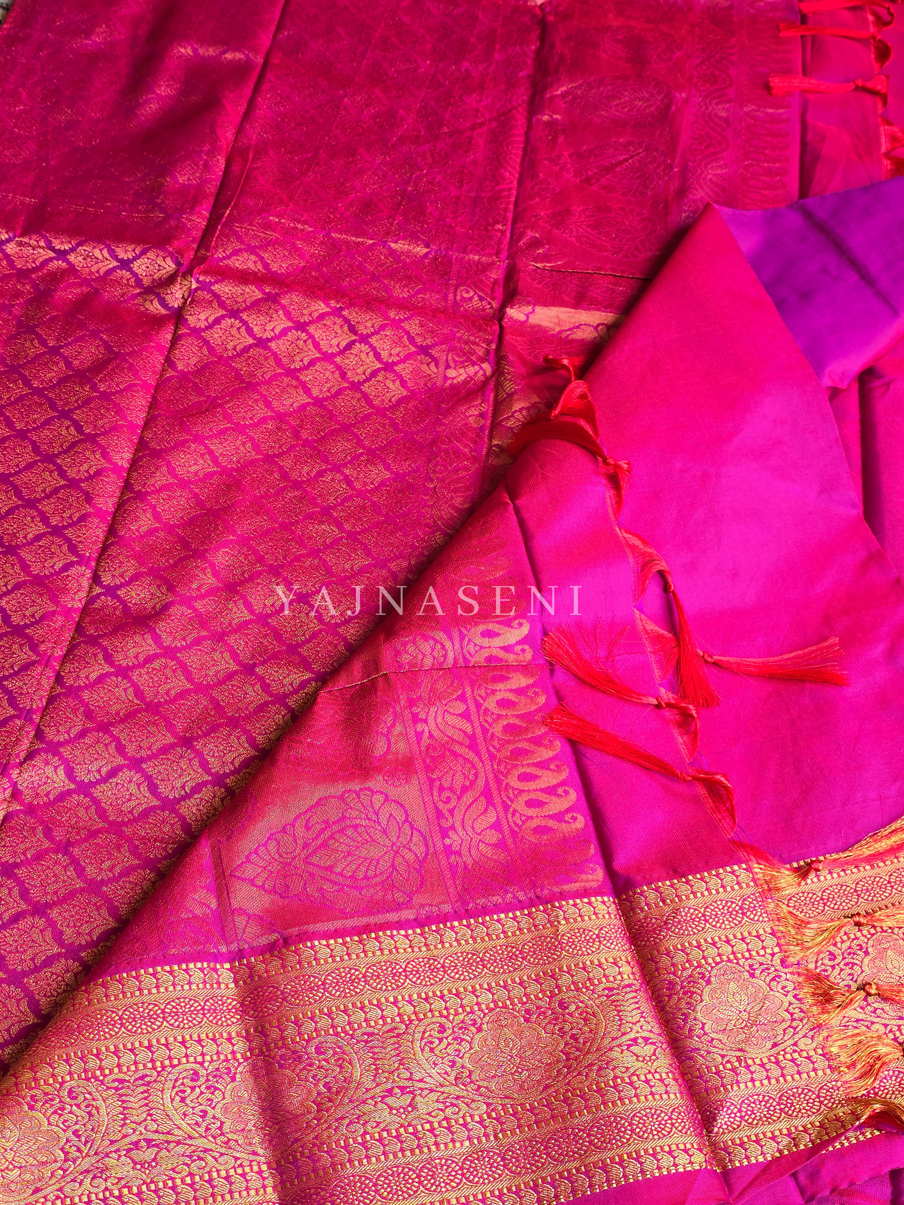 Semi Soft Silk Gold Zari Saree - Magenta