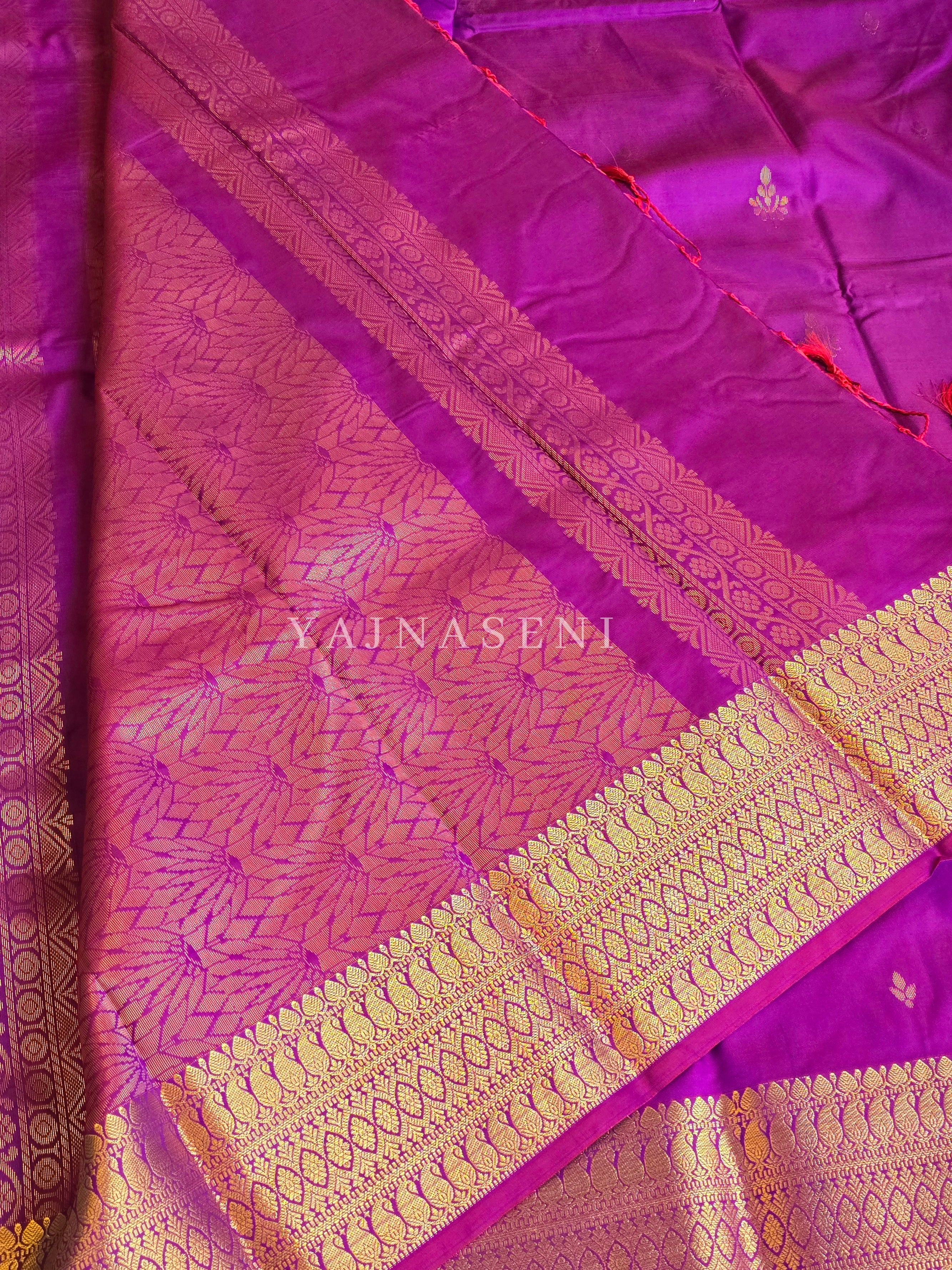 Dainty Motifs x Semi Soft Silk Saree - Magenta Purple