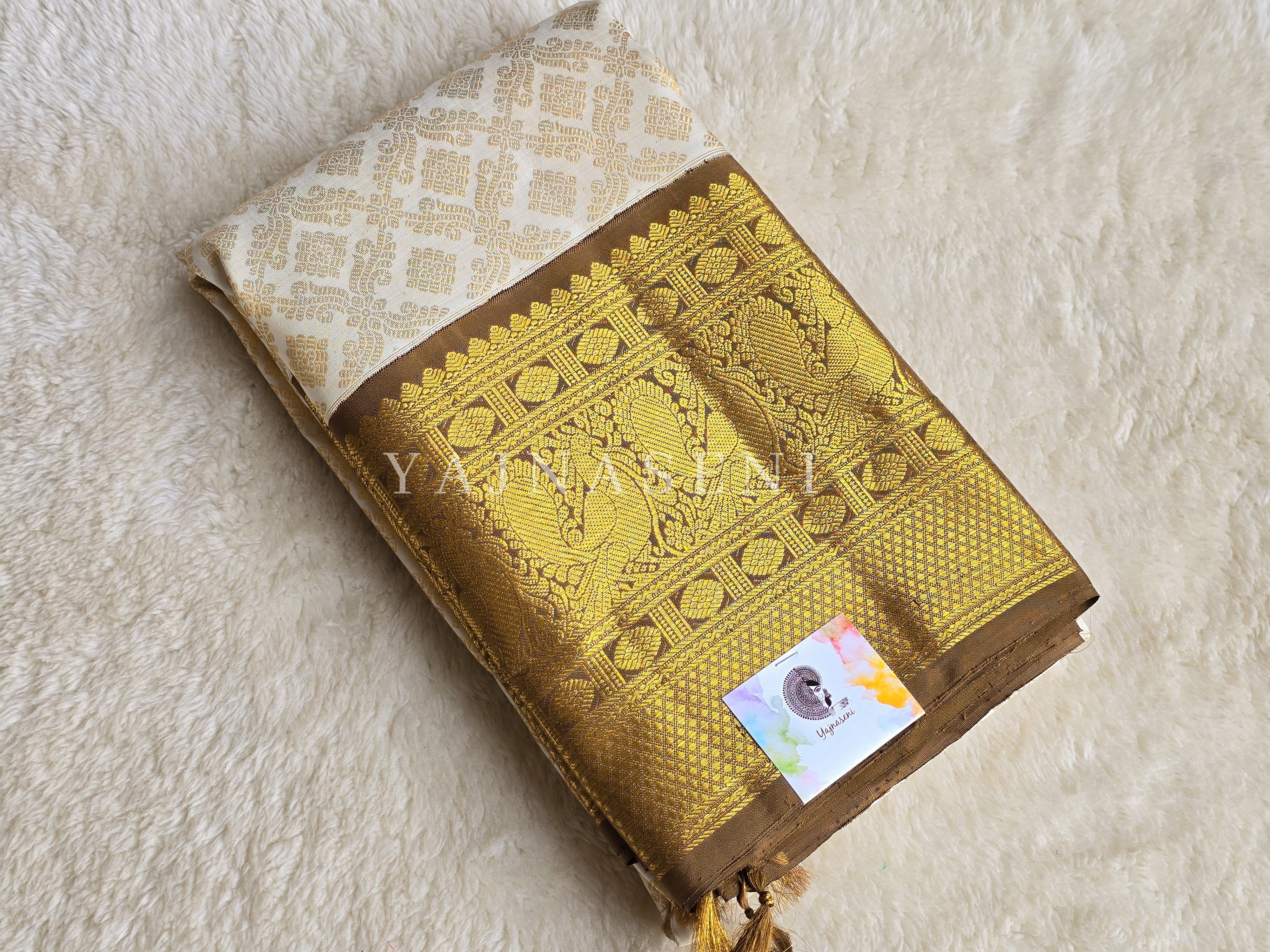 HENNA HAVEN - Pure Kanjivaram Silk Saree with Gold Zari