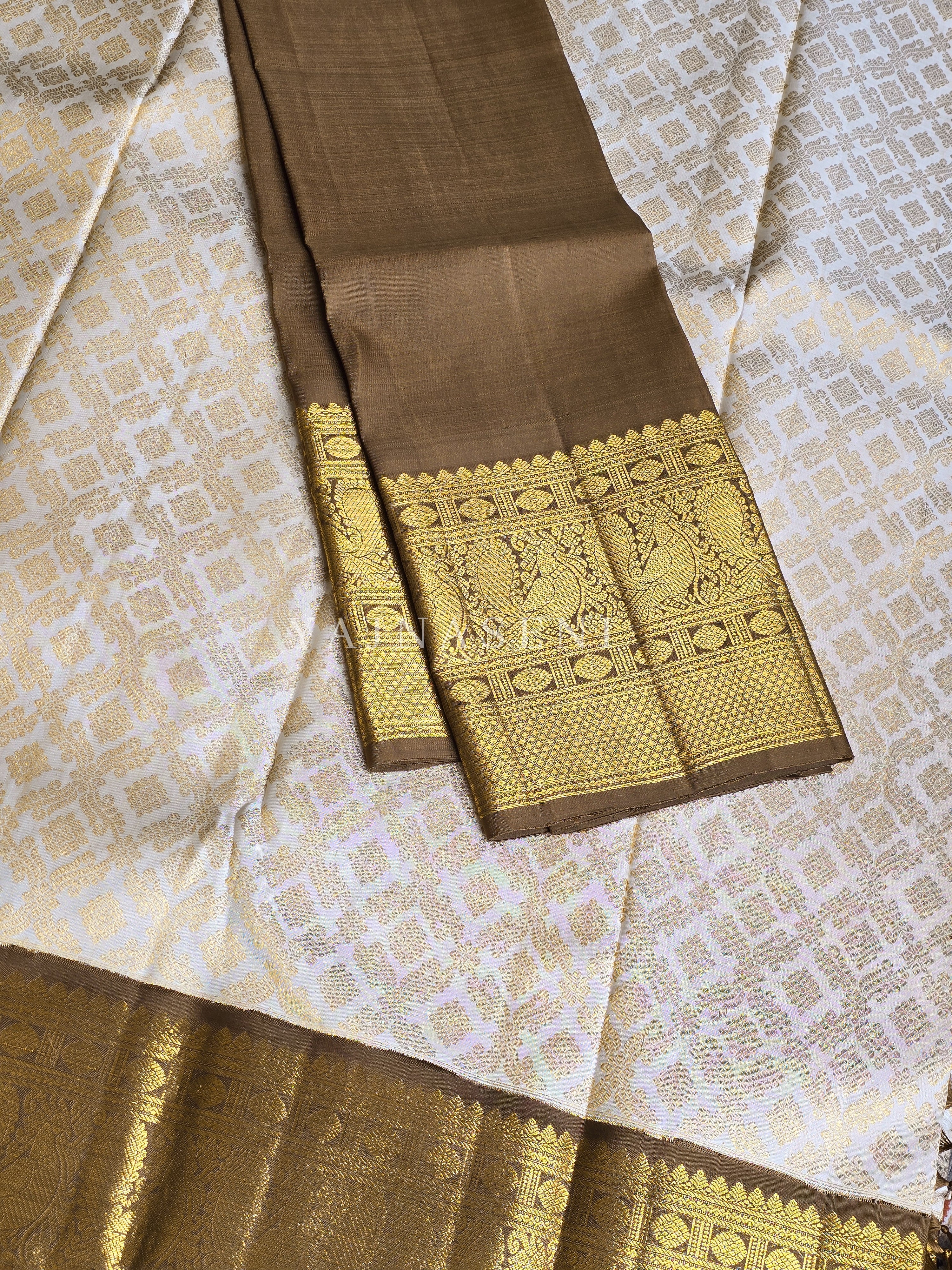 HENNA HAVEN - Pure Kanjivaram Silk Saree with Gold Zari