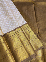 Load image into Gallery viewer, HENNA HAVEN - Pure Kanjivaram Silk Saree with Gold Zari
