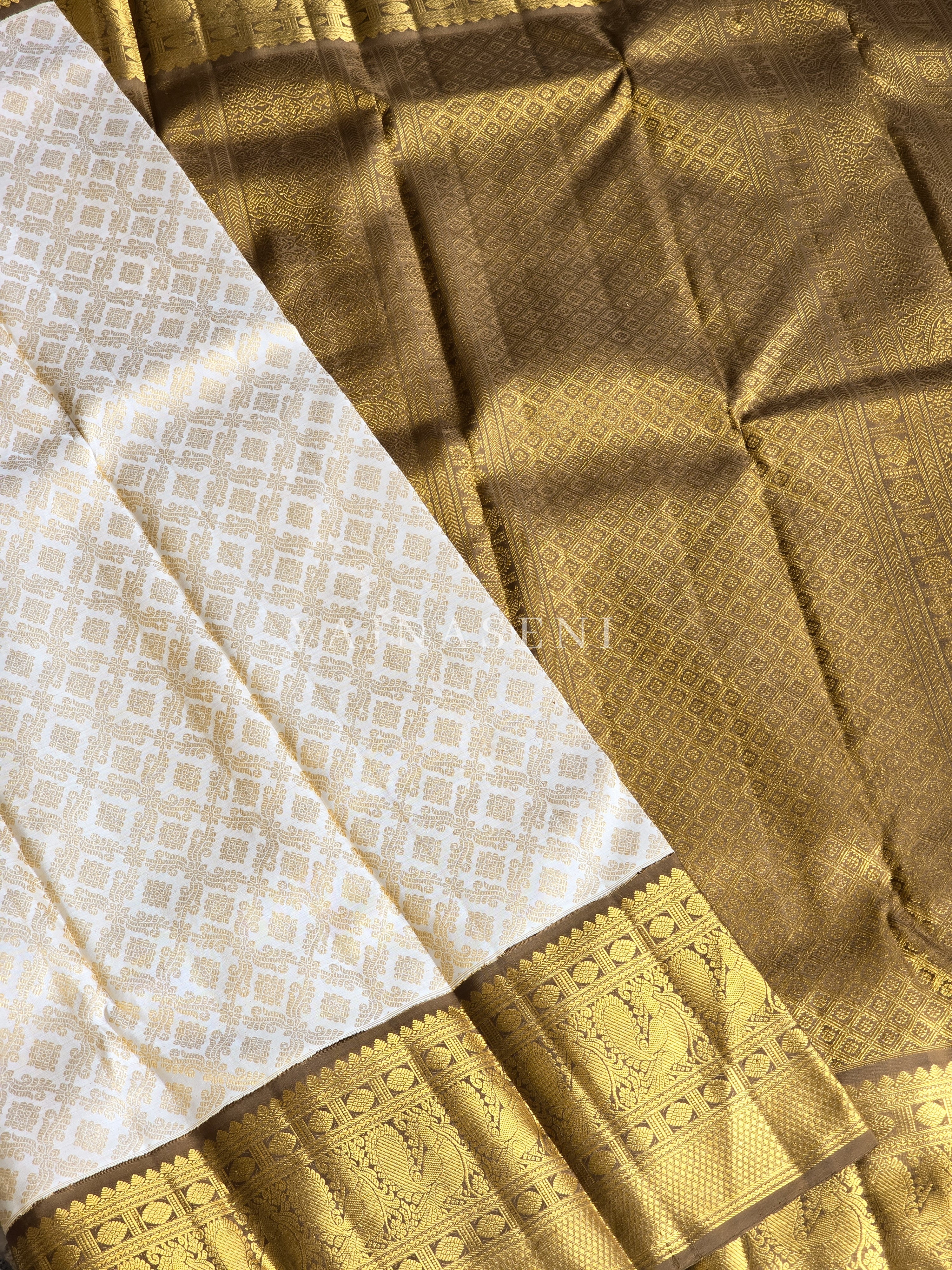 HENNA HAVEN - Pure Kanjivaram Silk Saree with Gold Zari