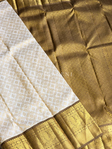 HENNA HAVEN - Pure Kanjivaram Silk Saree with Gold Zari