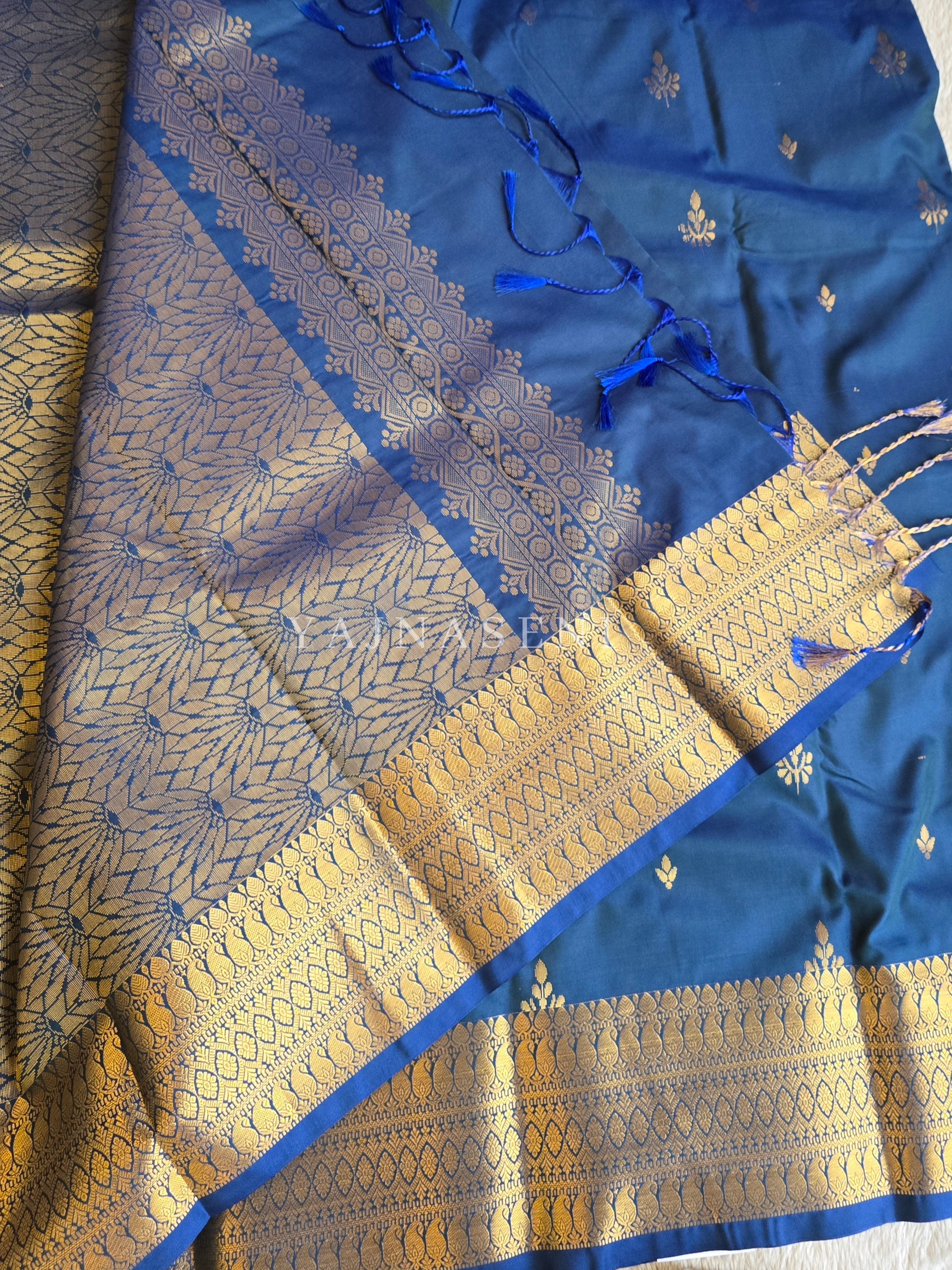 Dainty Motifs x Semi Soft Silk Saree - Blue (green undertone)