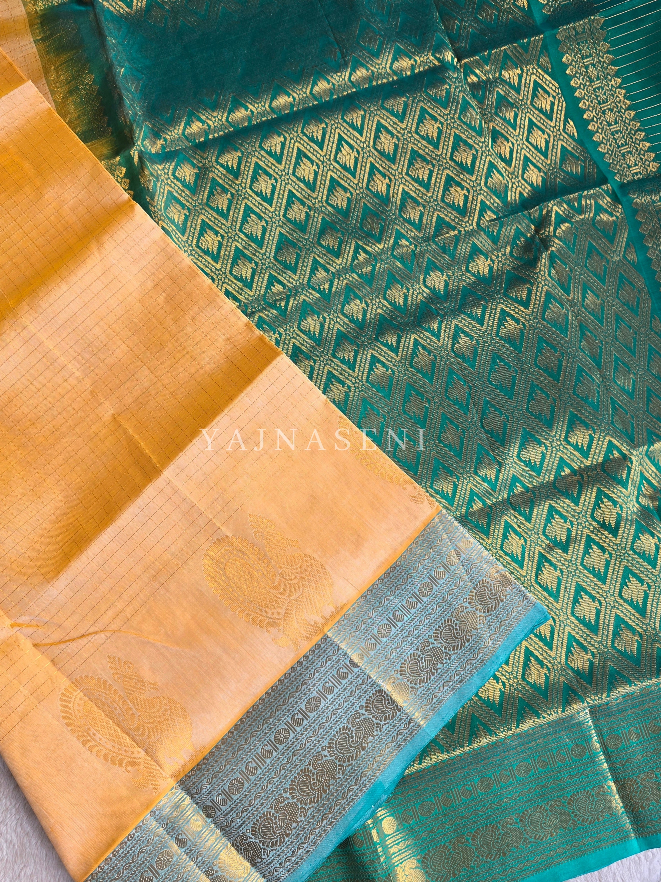 Annapakshi Border x Kattam Silk Cotton Saree : Apricot x Green