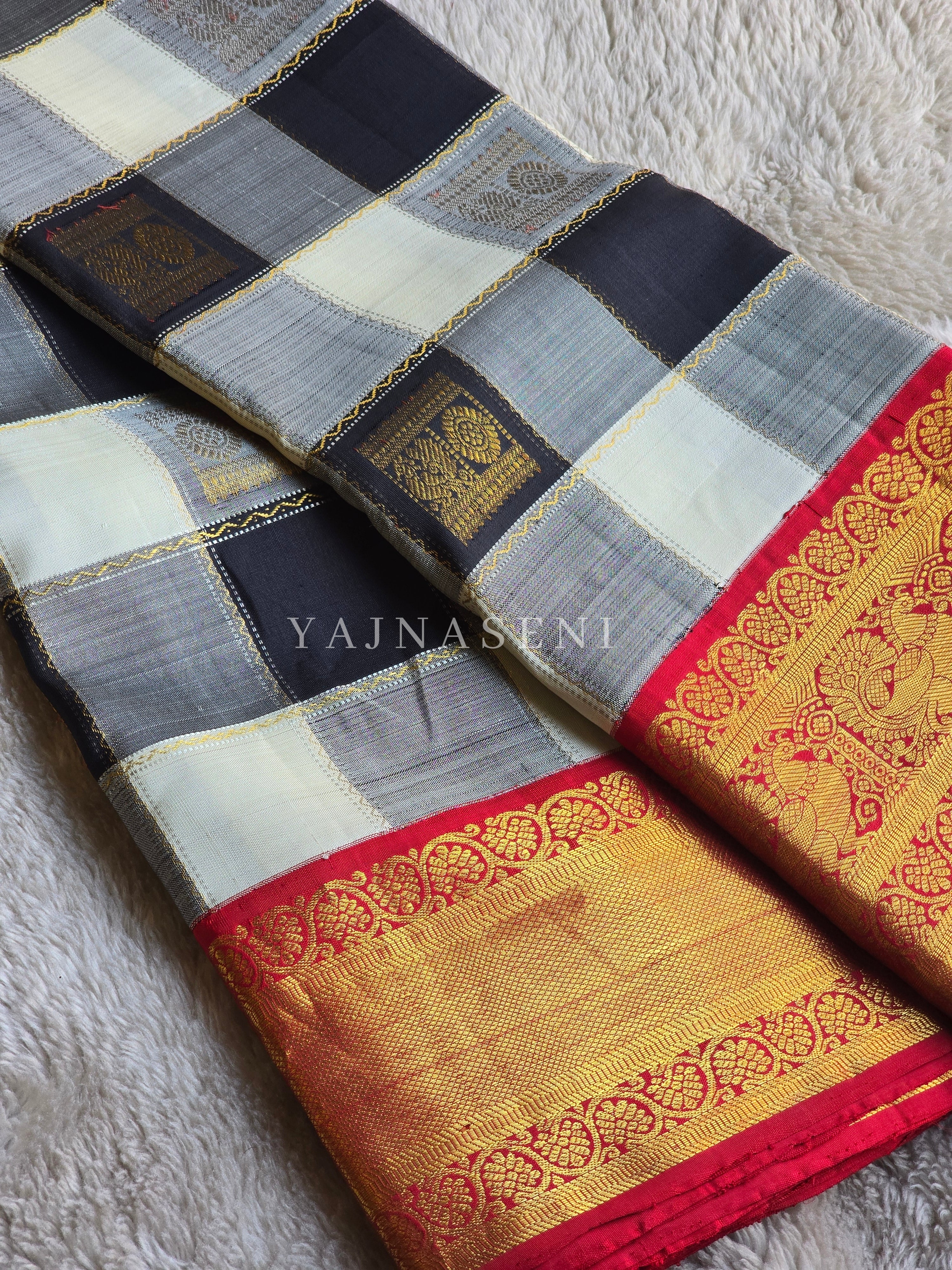 RAJSI CHITRA - Pure Kanjivaram Silk Saree with Gold Zari