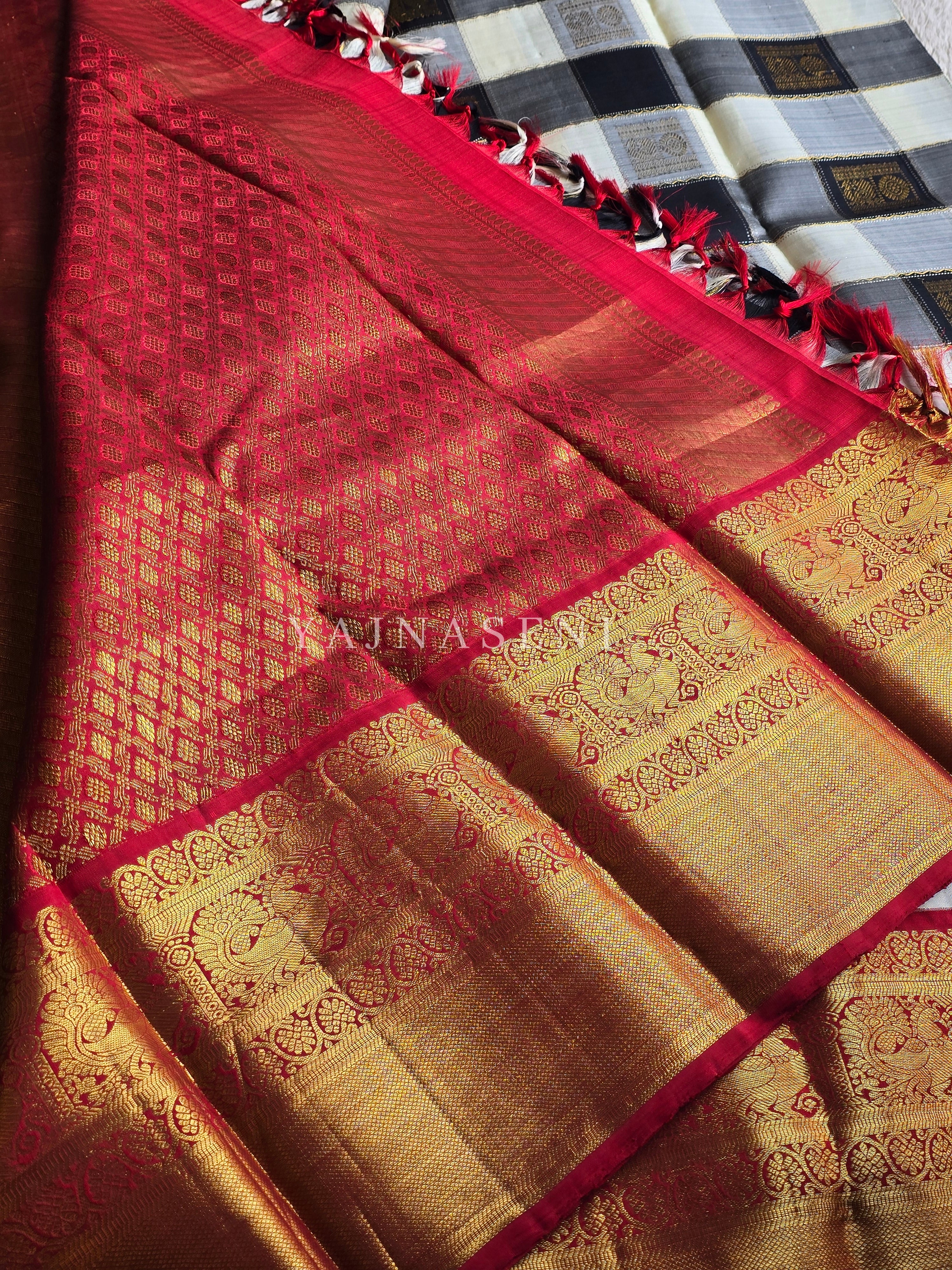 RAJSI CHITRA - Pure Kanjivaram Silk Saree with Gold Zari