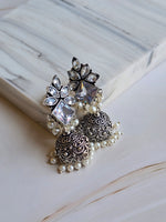 Load image into Gallery viewer, NIRA earrings (White)
