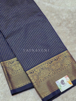 Load image into Gallery viewer, Vaira oosi x Checkered Saree - Dark Blue
