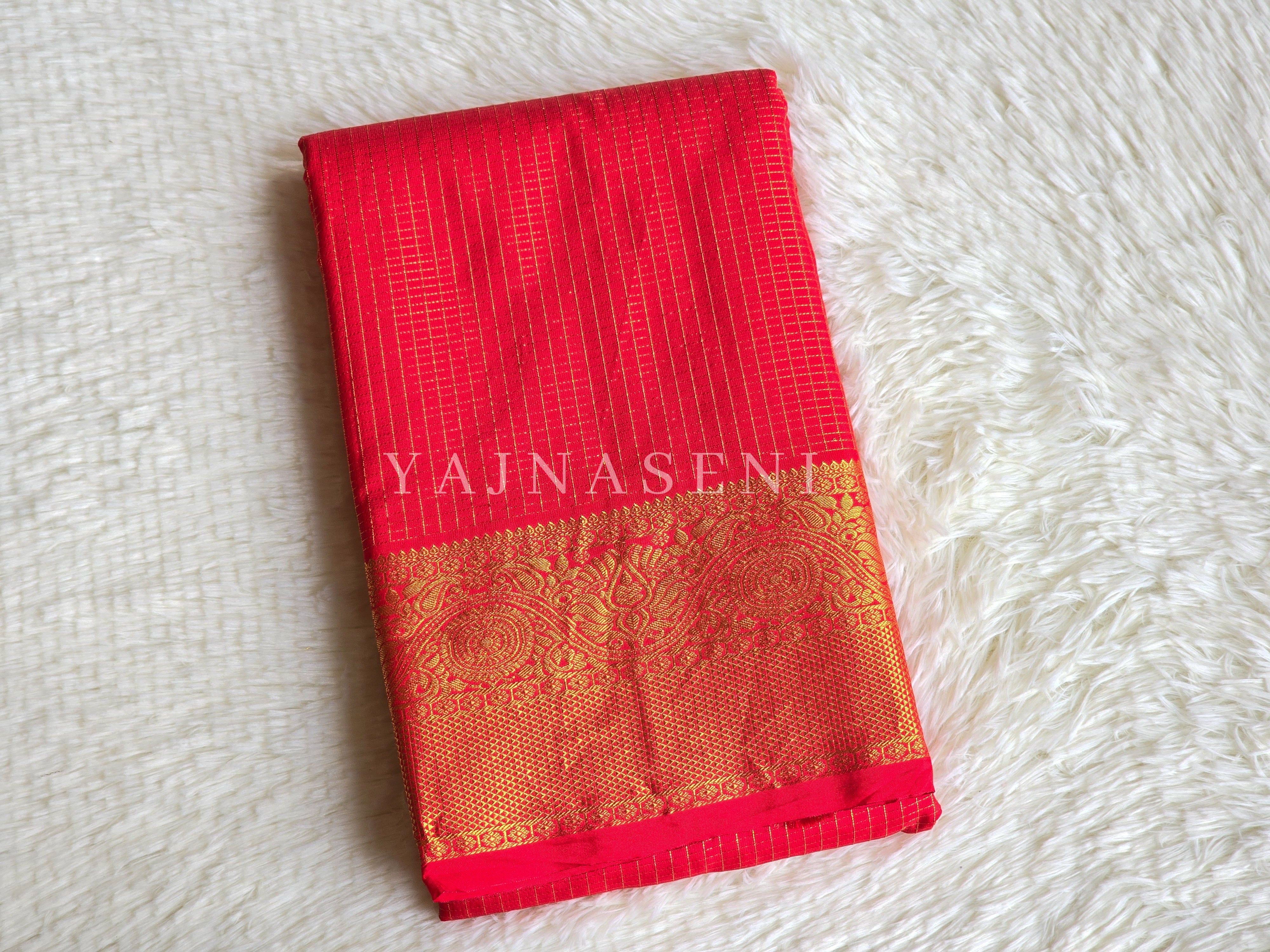 Vaira oosi x Checkered Saree - Red