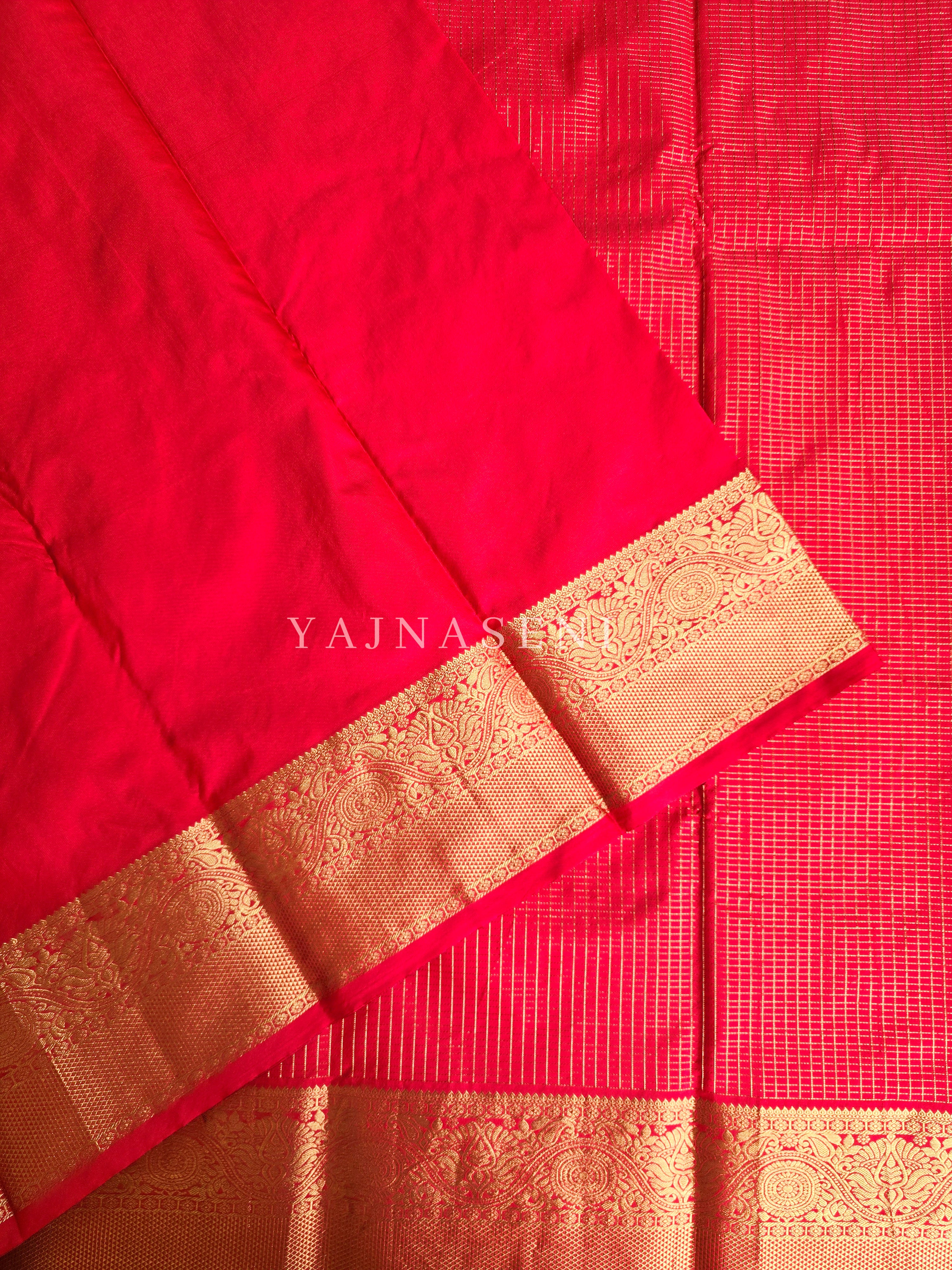 Vaira oosi x Checkered Saree - Red