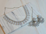 Load image into Gallery viewer, NIHARIKA (Silver x White)
