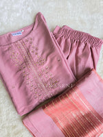 Load image into Gallery viewer, DIYA [M / 38] - Straight cut kurti set
