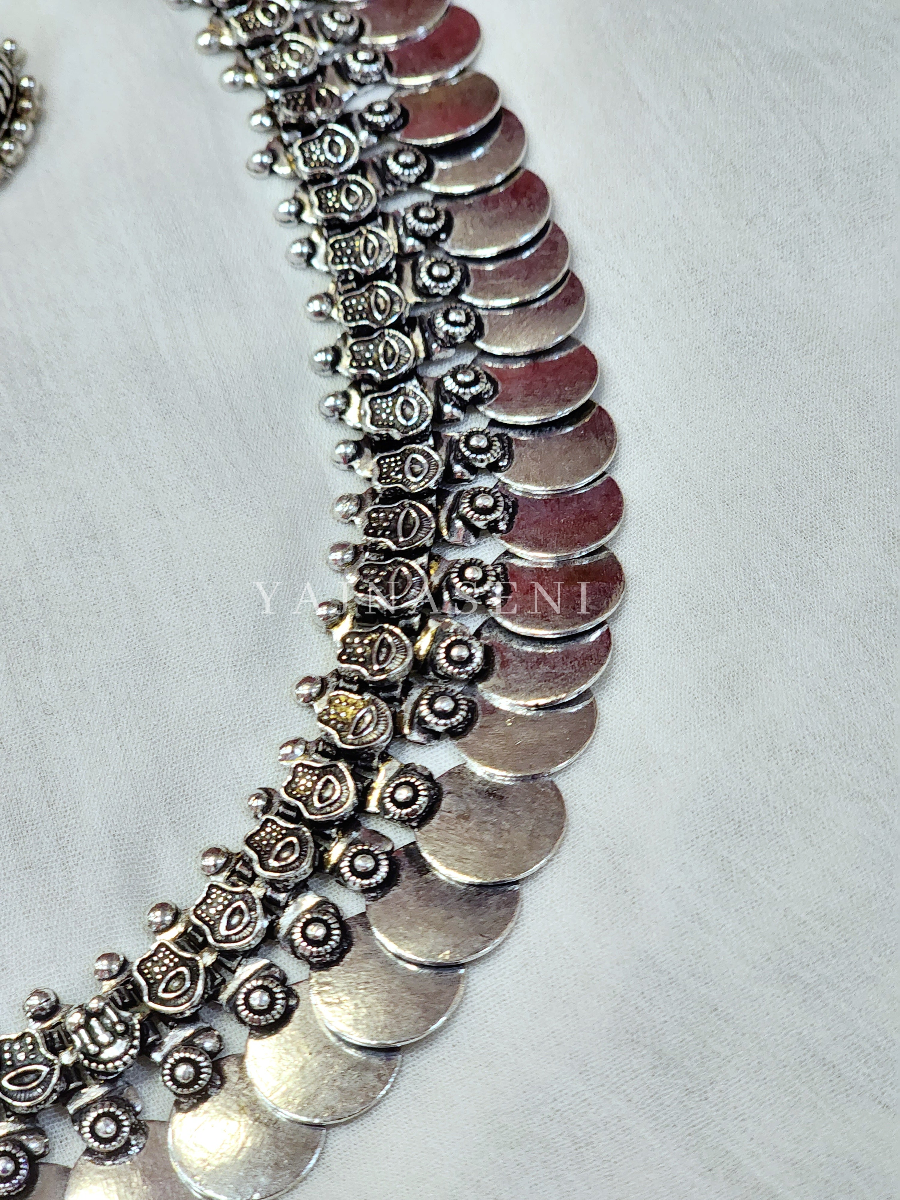 NIRA (long necklace)