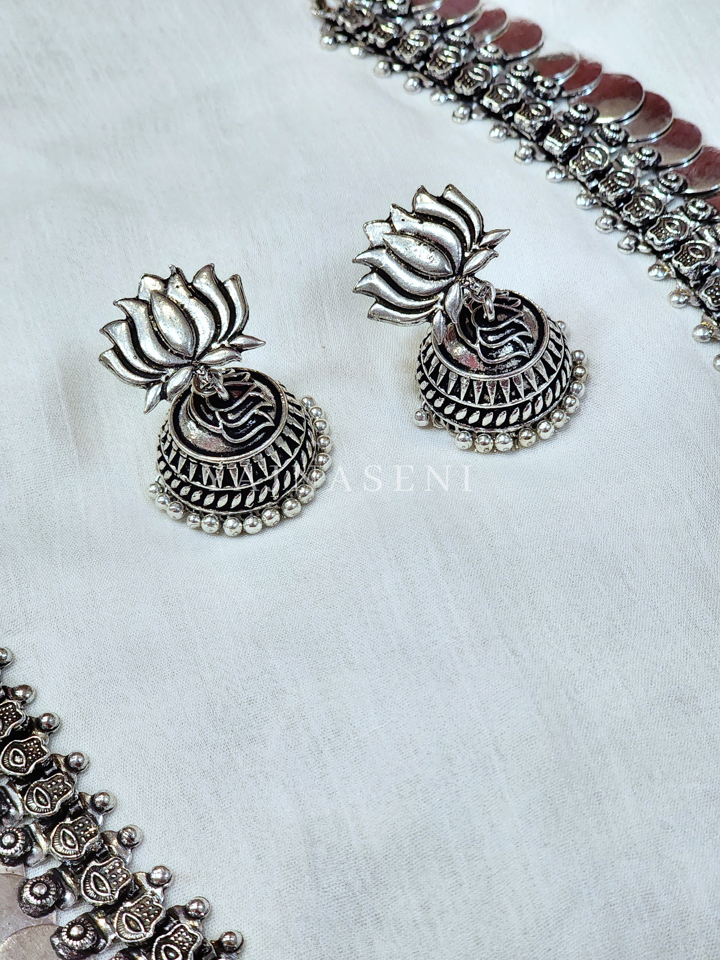 NIRA (long necklace)