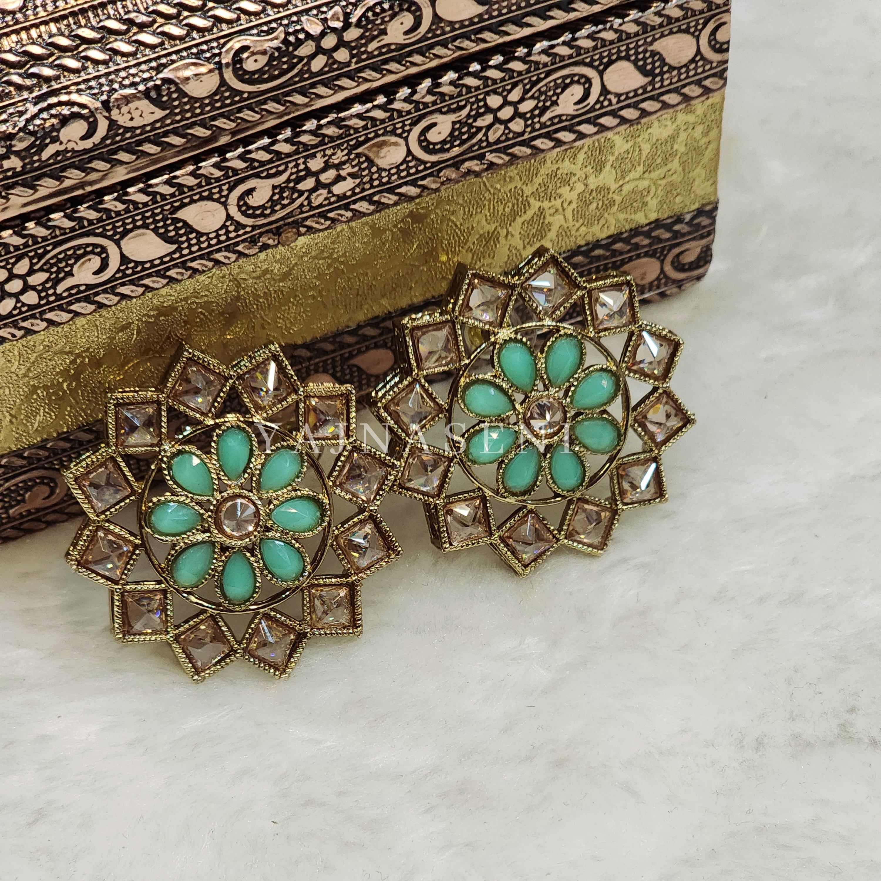 KRITI studs (mint)