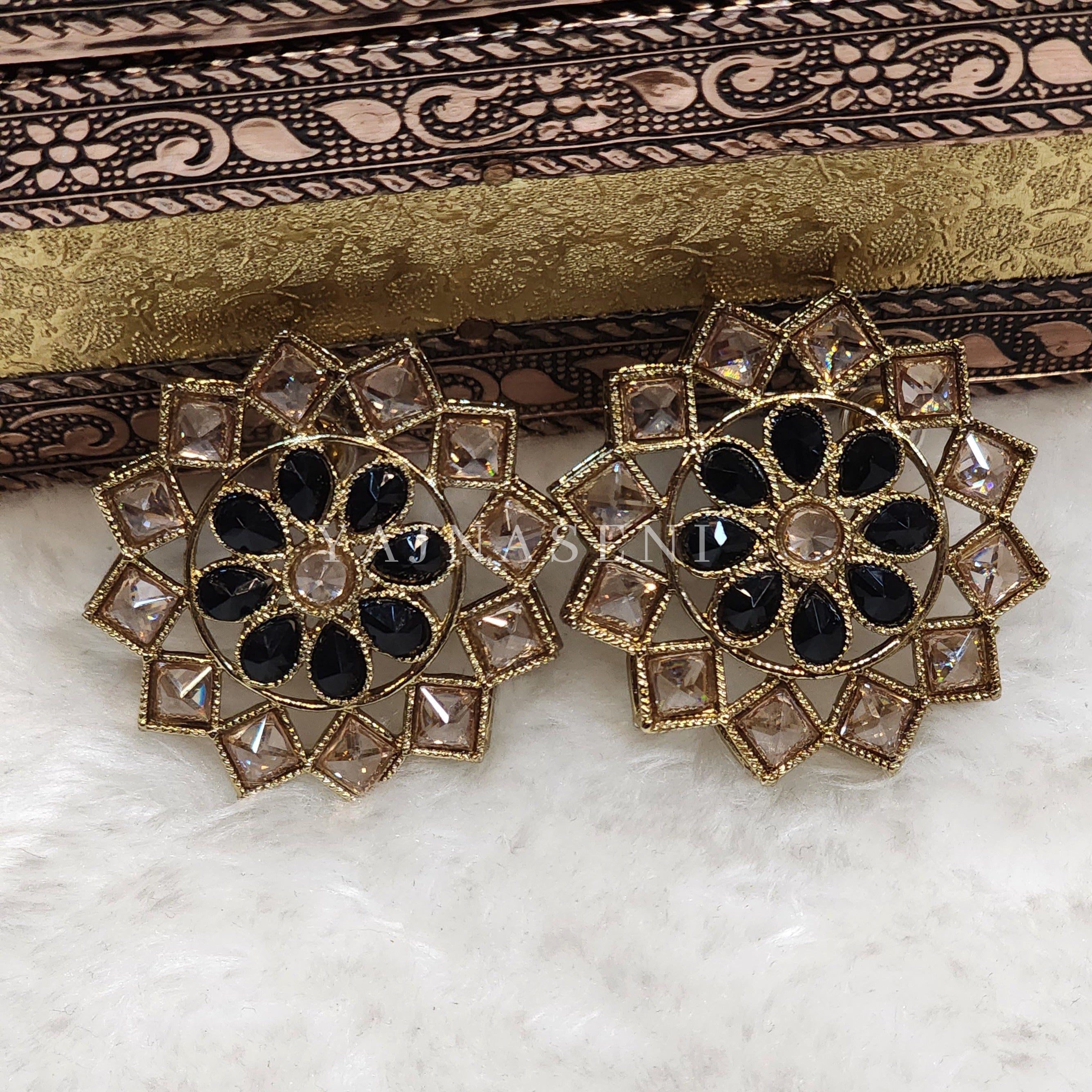 KRITI studs (black)
