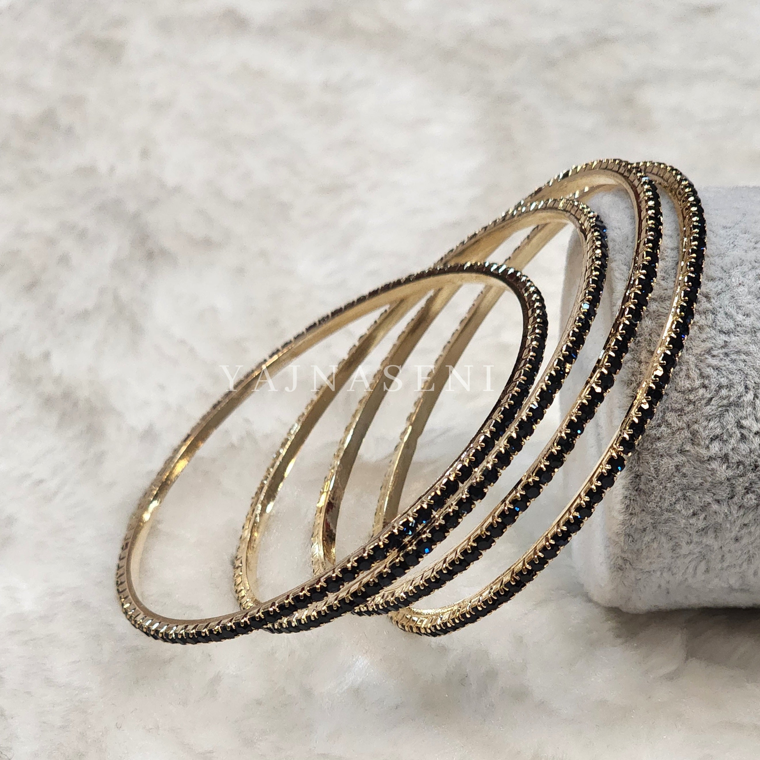 MADONNA - set of 4 thin bangles (blue)