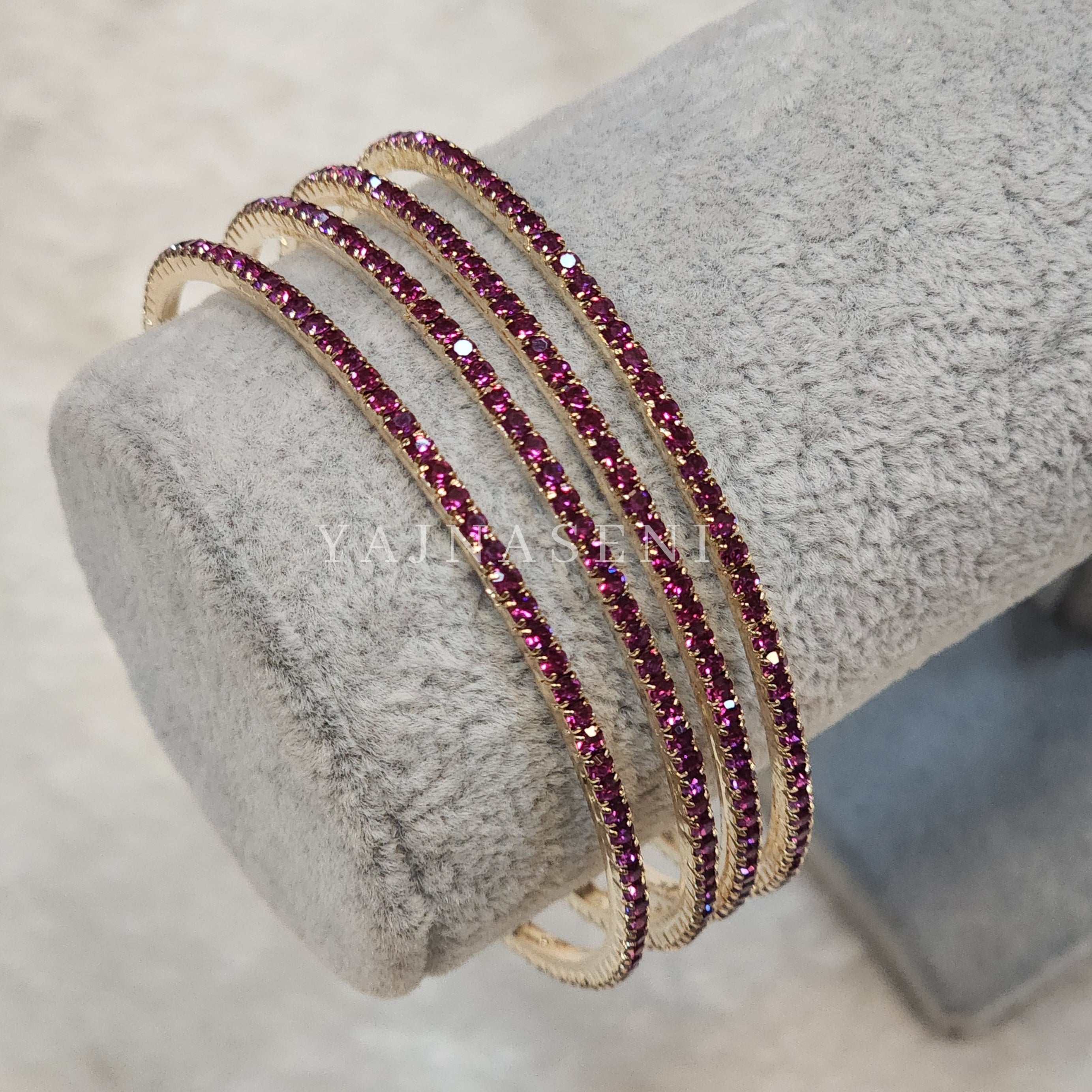 MADONNA - set of 4 thin bangles (purple)