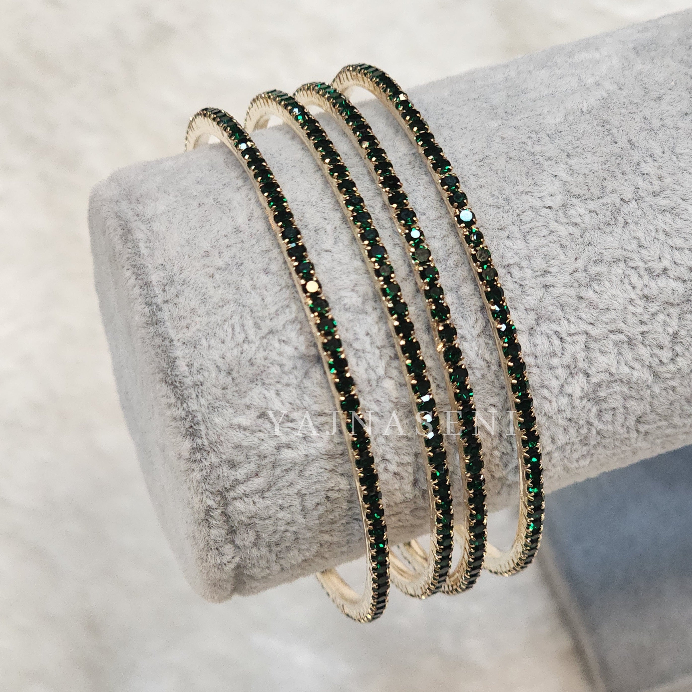 MADONNA - set of 4 thin bangles (green)