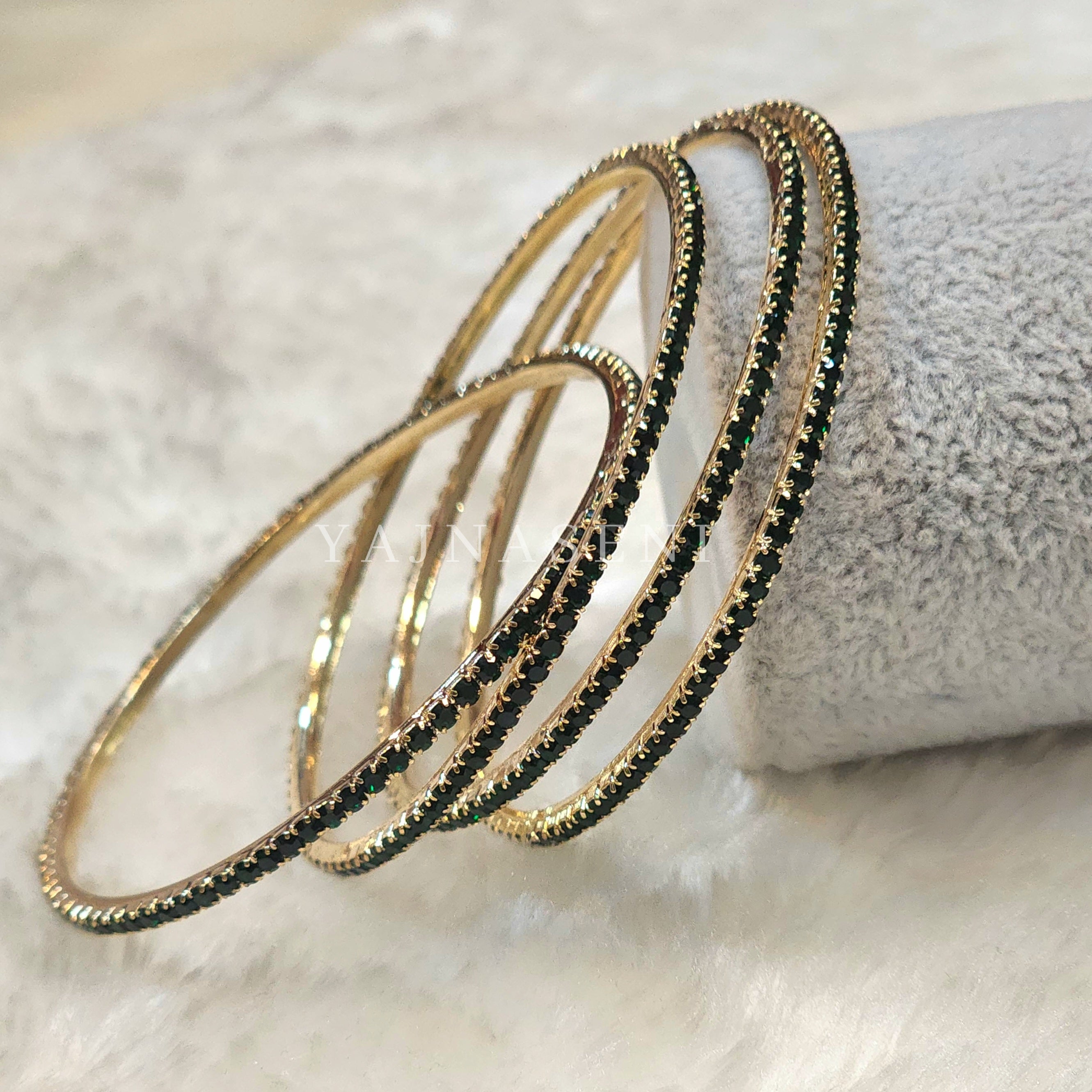 MADONNA - set of 4 thin bangles (green)