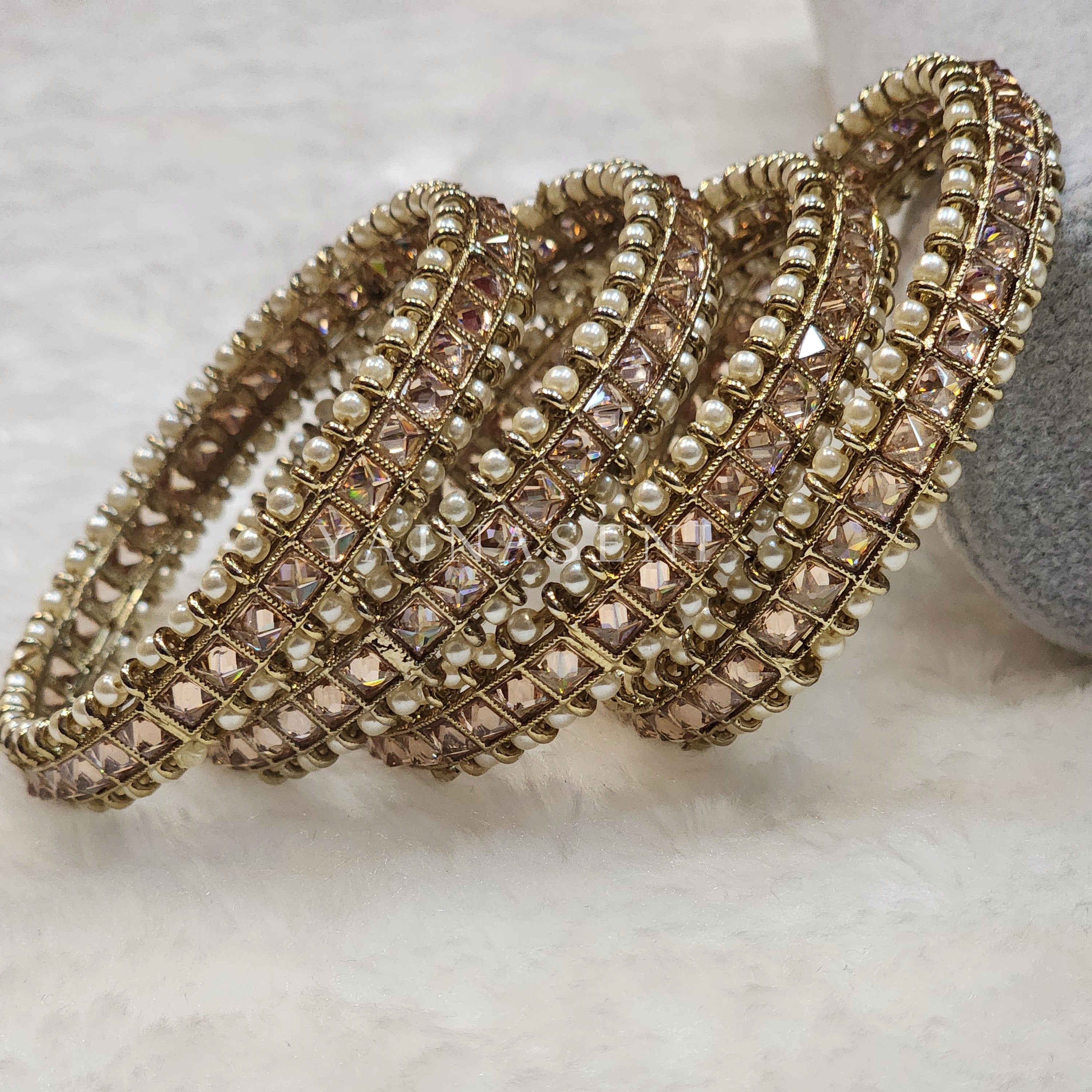 SHREYA - set of 4 bangles (champagne)