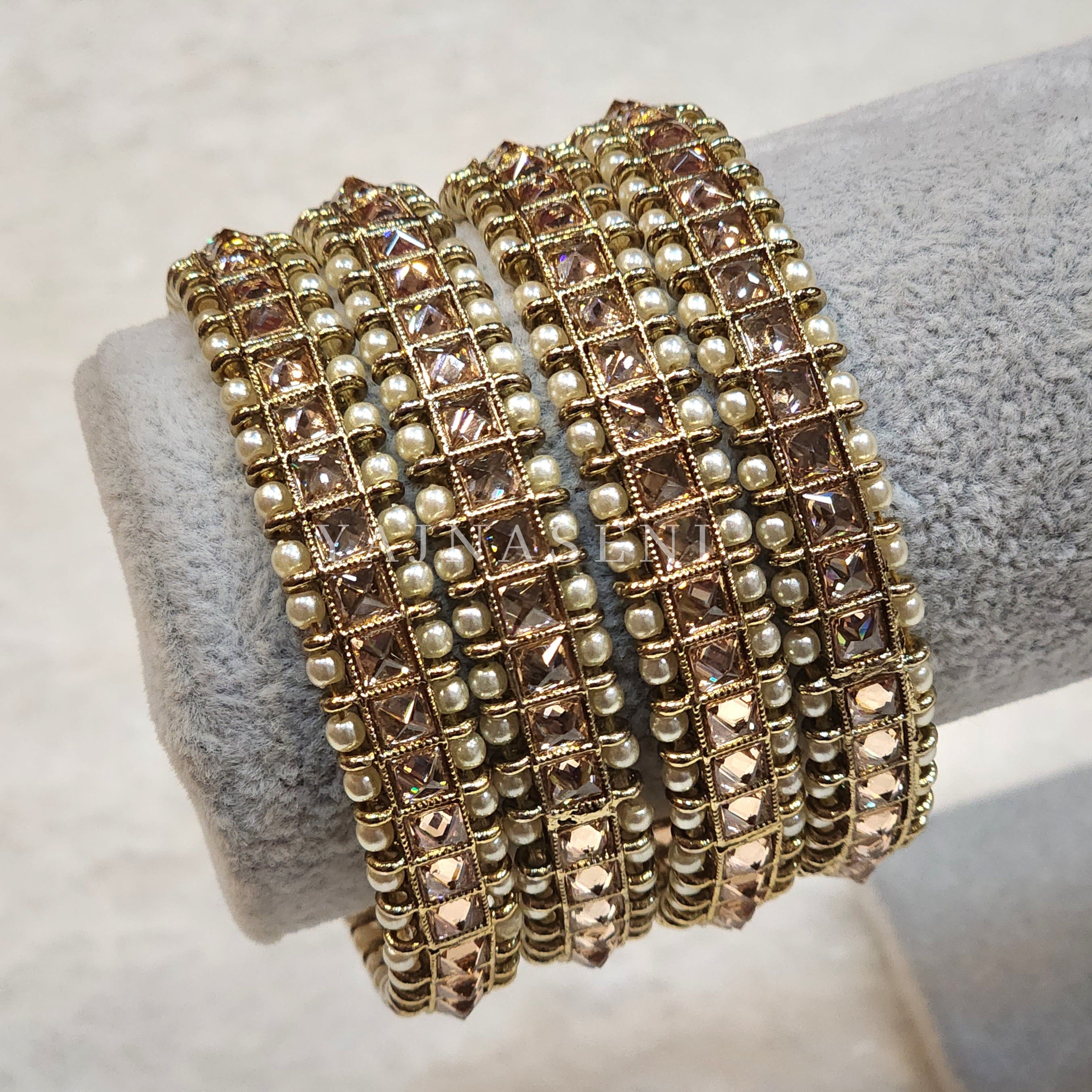 SHREYA - set of 4 bangles (champagne)