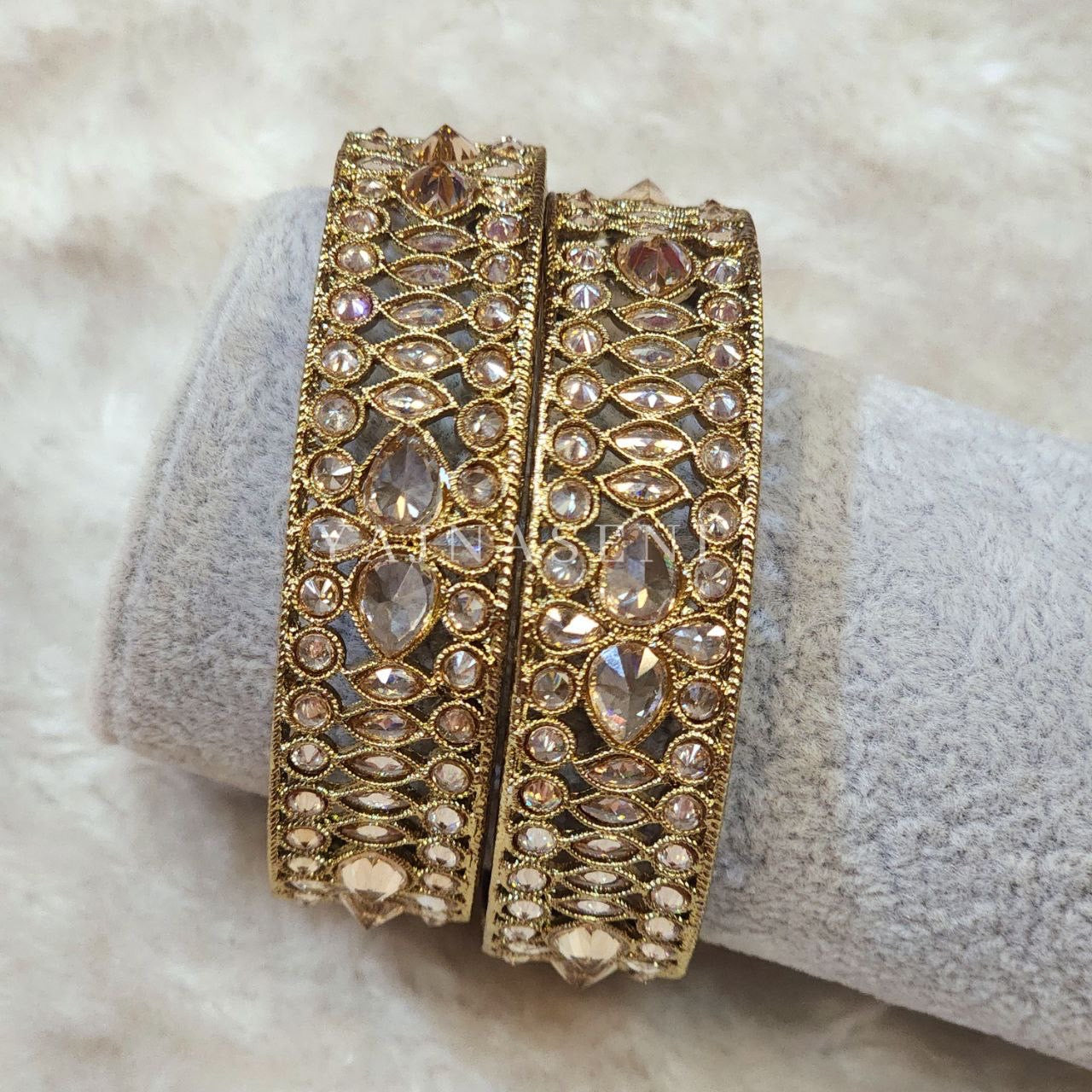 DHANYA - pair of bangles (champagne)