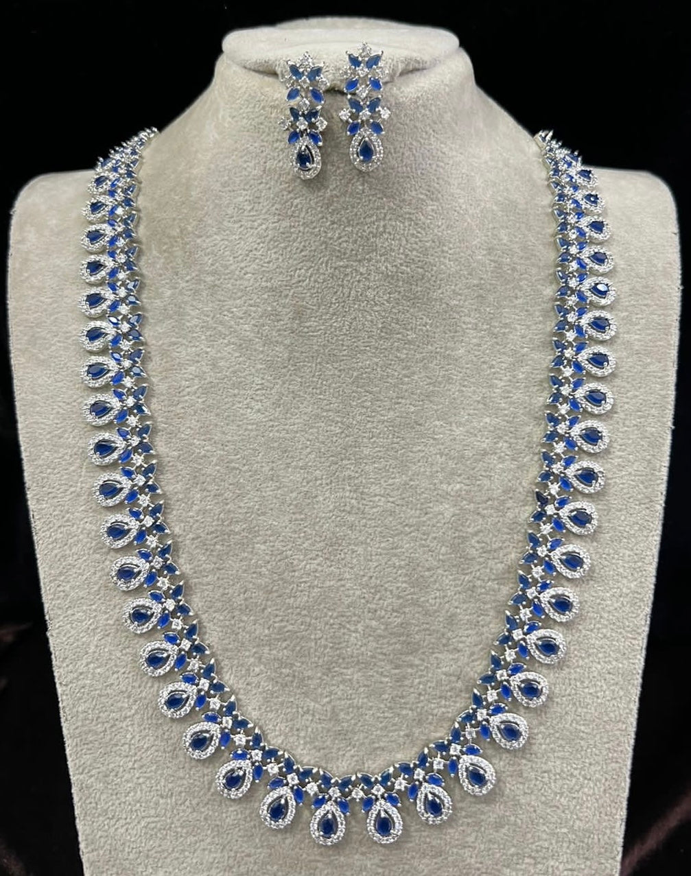 NIHARIKA (long) - silver x blue
