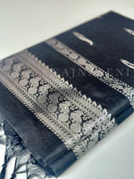 Load image into Gallery viewer, Kalyani Cotton Saree - Silver Zari : Black
