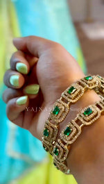 Load image into Gallery viewer, ZENIA - pair of bangles (Emerald)
