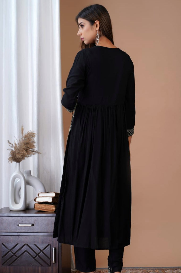 ASHA [M / 38] - Naira cut kurti set