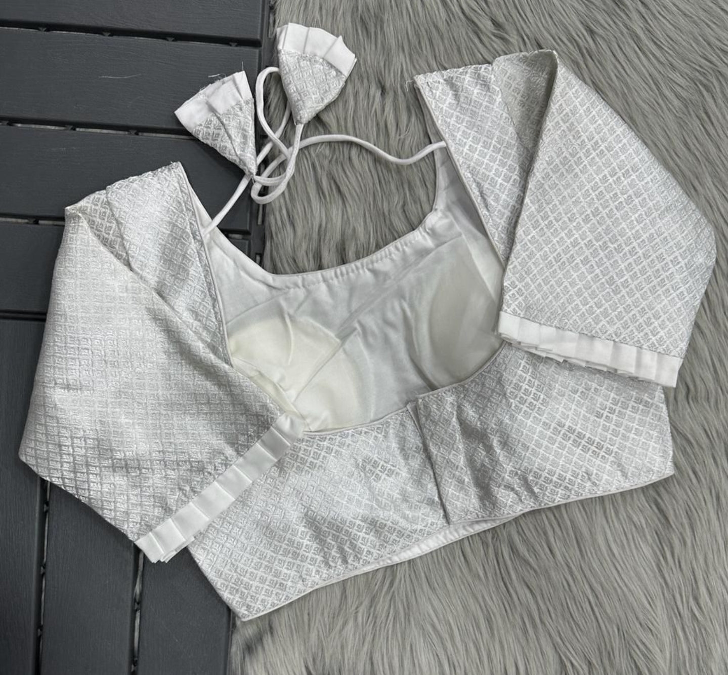 White : Readymade blouse [AVNI]